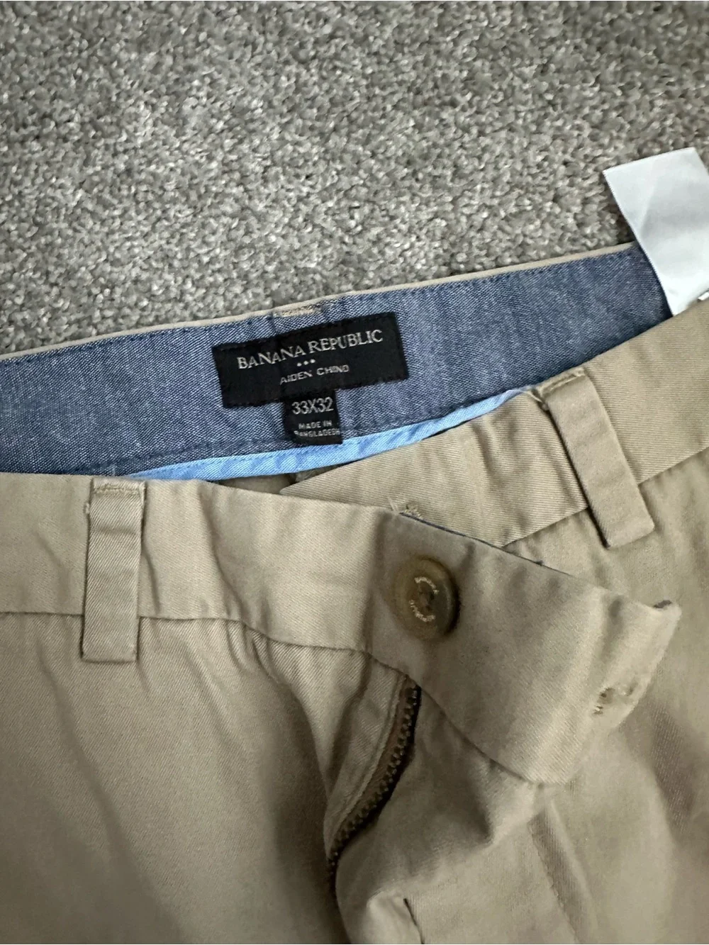 Banana Republic Men's Classic Chino Pants in Khaki,size 33/32